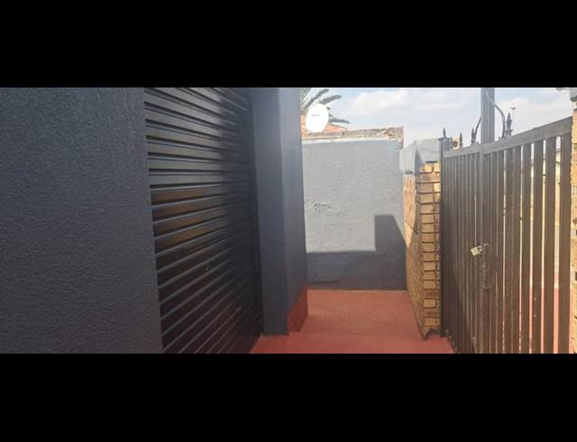 3 BEDROOM HOUSE FOR SALE IN PROTEA NORTH